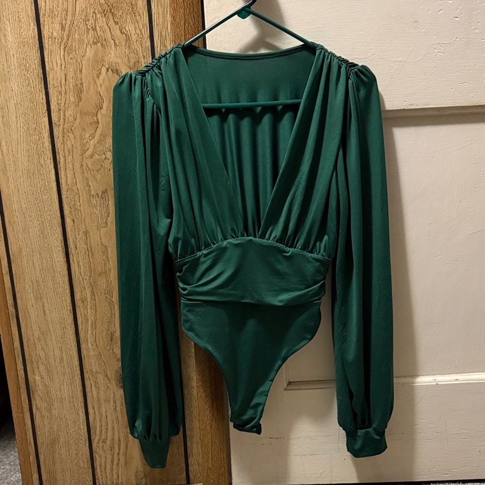 ⭐️ 2/$12 Elegant Green Deep V Long Sleeve Bodysuit-Single Item
